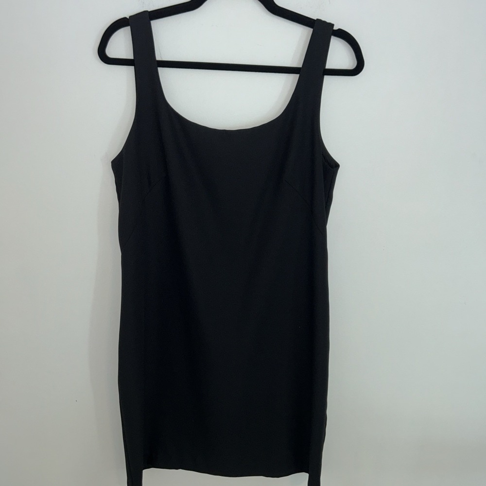 Basic Black Short Sleeve Dress Size 14 Back Zipper Wrinkle Free Attached Liner